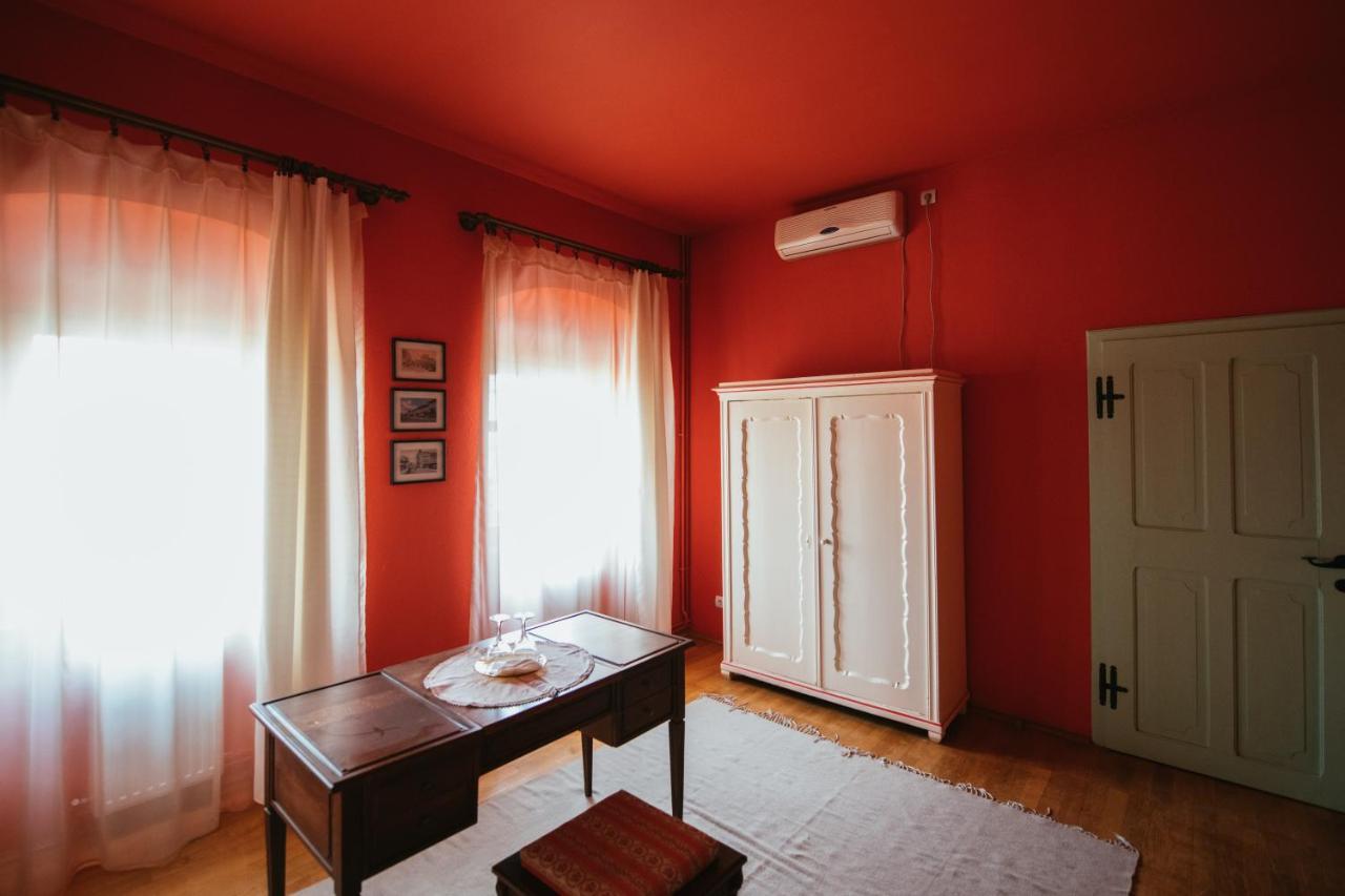 Voeroes Guest House Tîrgu Secuiesc Esterno foto