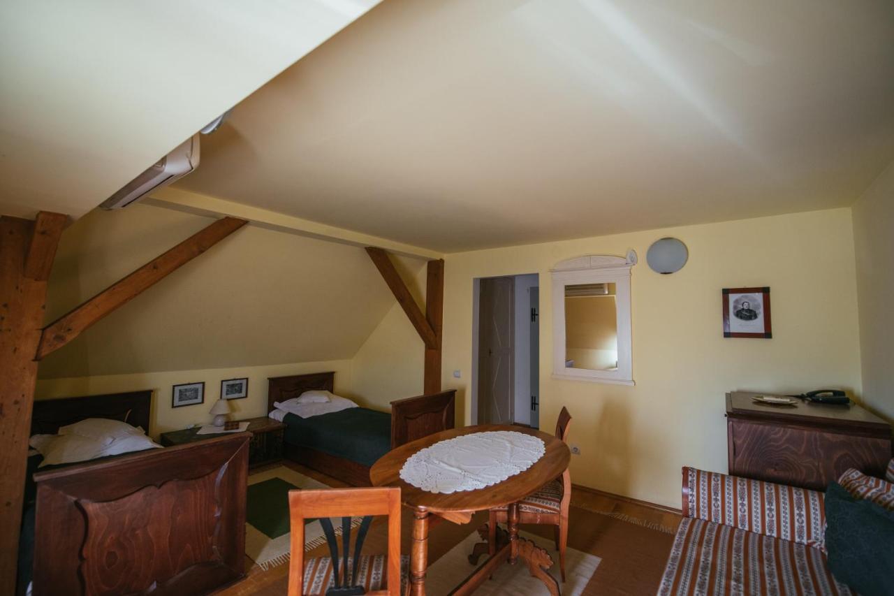 Voeroes Guest House Tîrgu Secuiesc Esterno foto