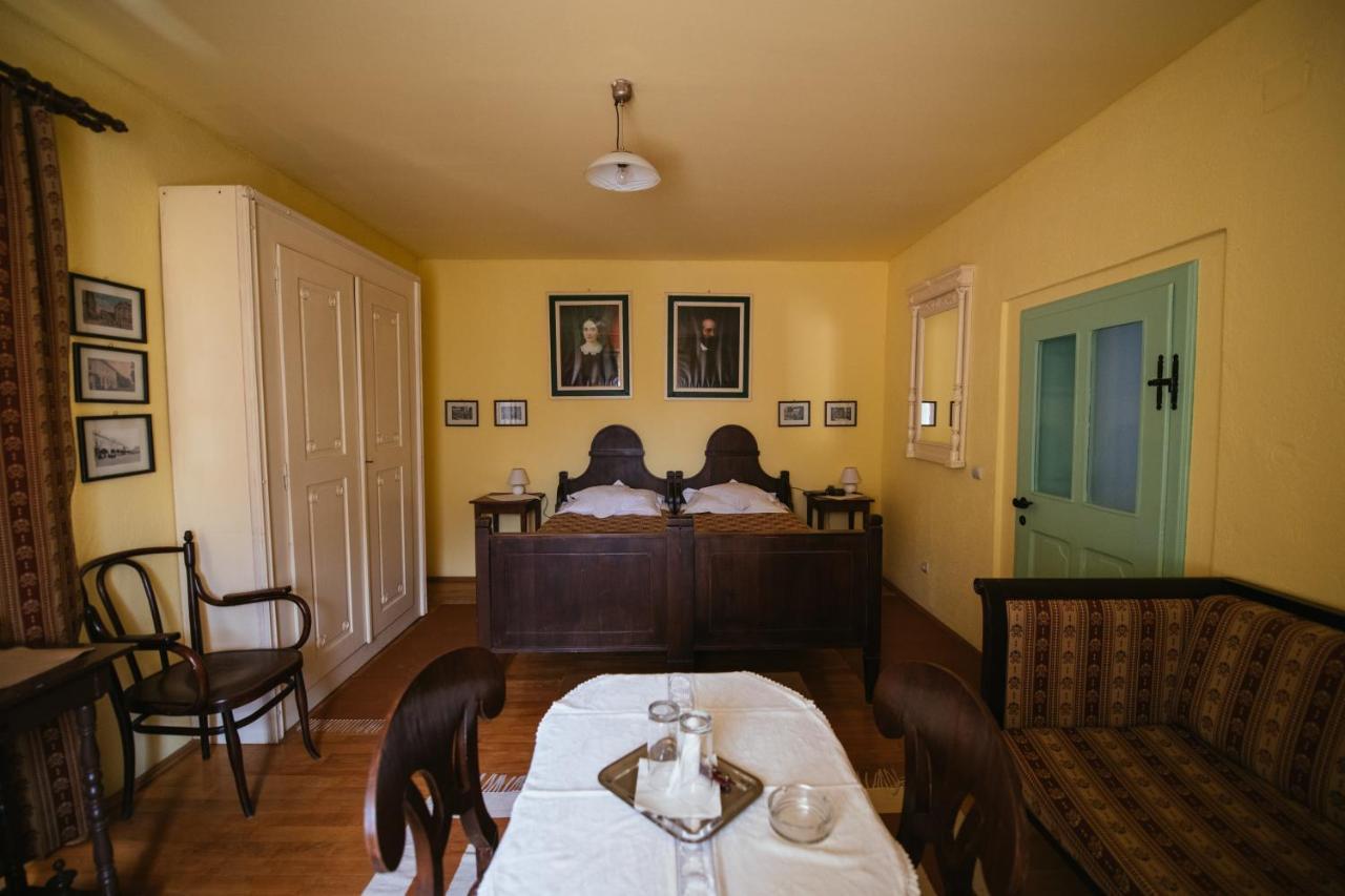 Voeroes Guest House Tîrgu Secuiesc Esterno foto