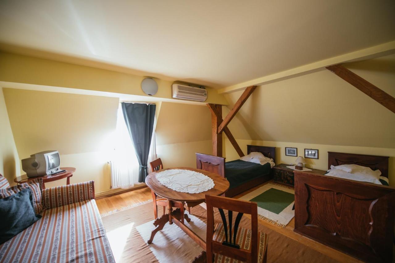 Voeroes Guest House Tîrgu Secuiesc Esterno foto