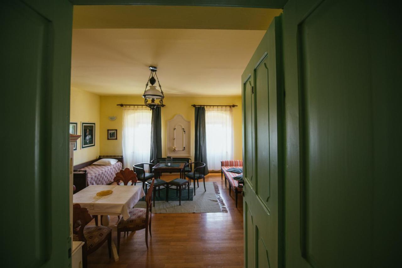Voeroes Guest House Tîrgu Secuiesc Esterno foto