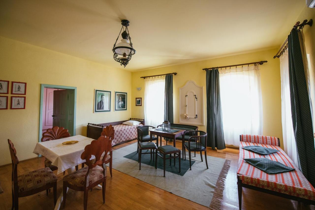 Voeroes Guest House Tîrgu Secuiesc Esterno foto