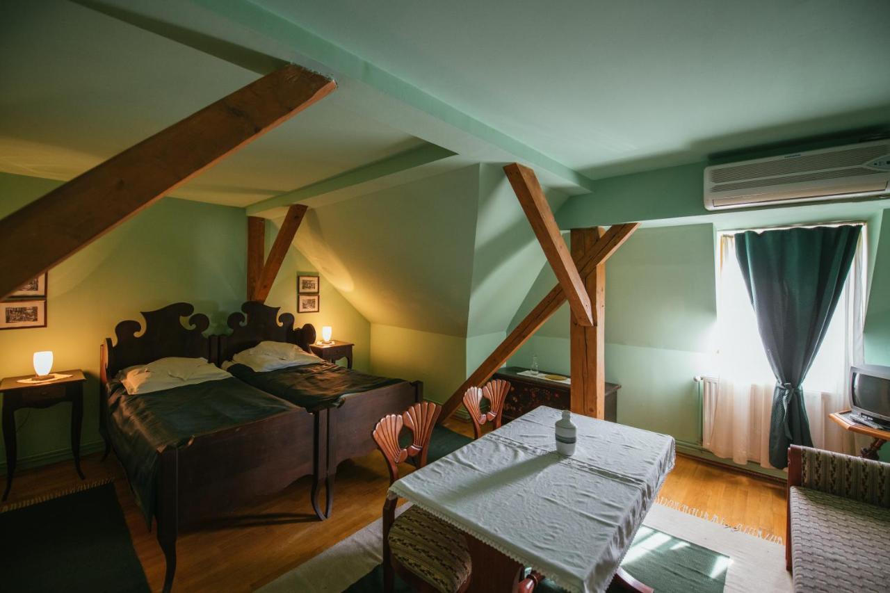 Voeroes Guest House Tîrgu Secuiesc Esterno foto