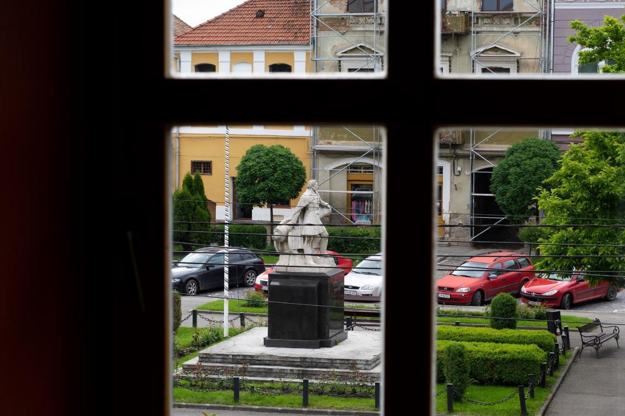 Voeroes Guest House Tîrgu Secuiesc Esterno foto